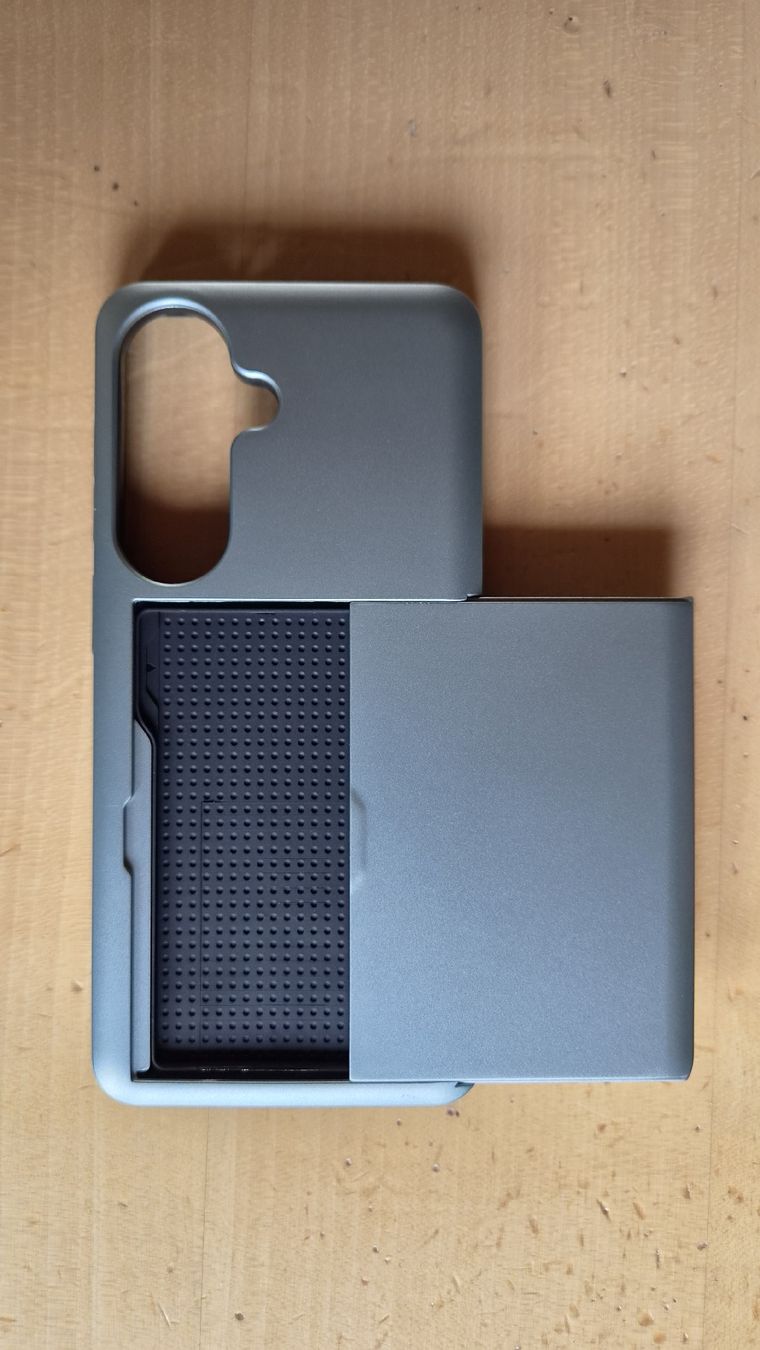 Samsung Cover & Protezioni schermo: Samsung Galaxy S26 Hülle, grau – Nuovo (secondo la descrizione) da Adliswil venduto da Hortulano 1