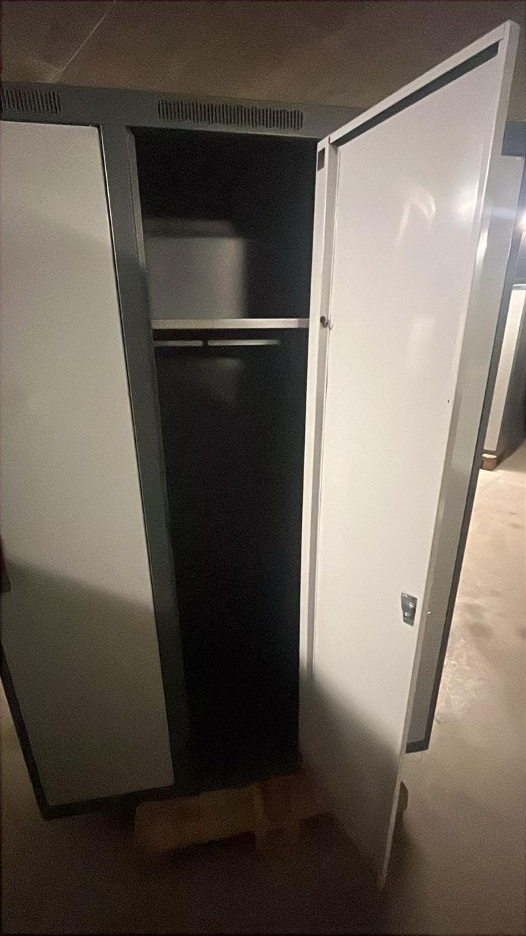 Lista Porte manteau: Lista Graderobenschrank, Spind 3fach – D'occasion à Berlingen par mar_j9wt 2