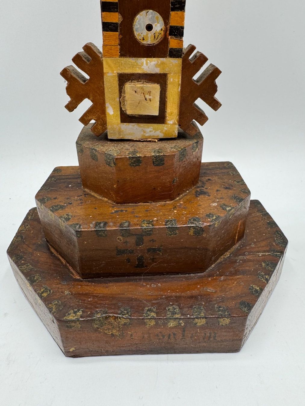 Statuette: Altes Kruzifix , Holz, religiös – Usato da Sachseln venduto da BONATI01 2