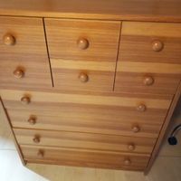 Kommode aus Holz mit neun Schubladen gebrauchter Zustand