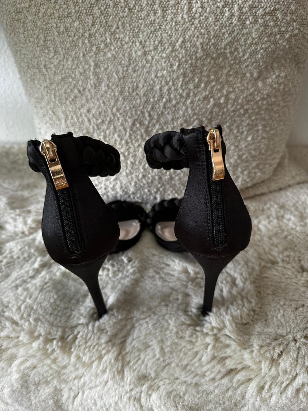 Scarpe da donna: Miséréo Satin High Heels Schwarz Gr. 38 – Usato da Thalwil venduto da victoriaSog 3