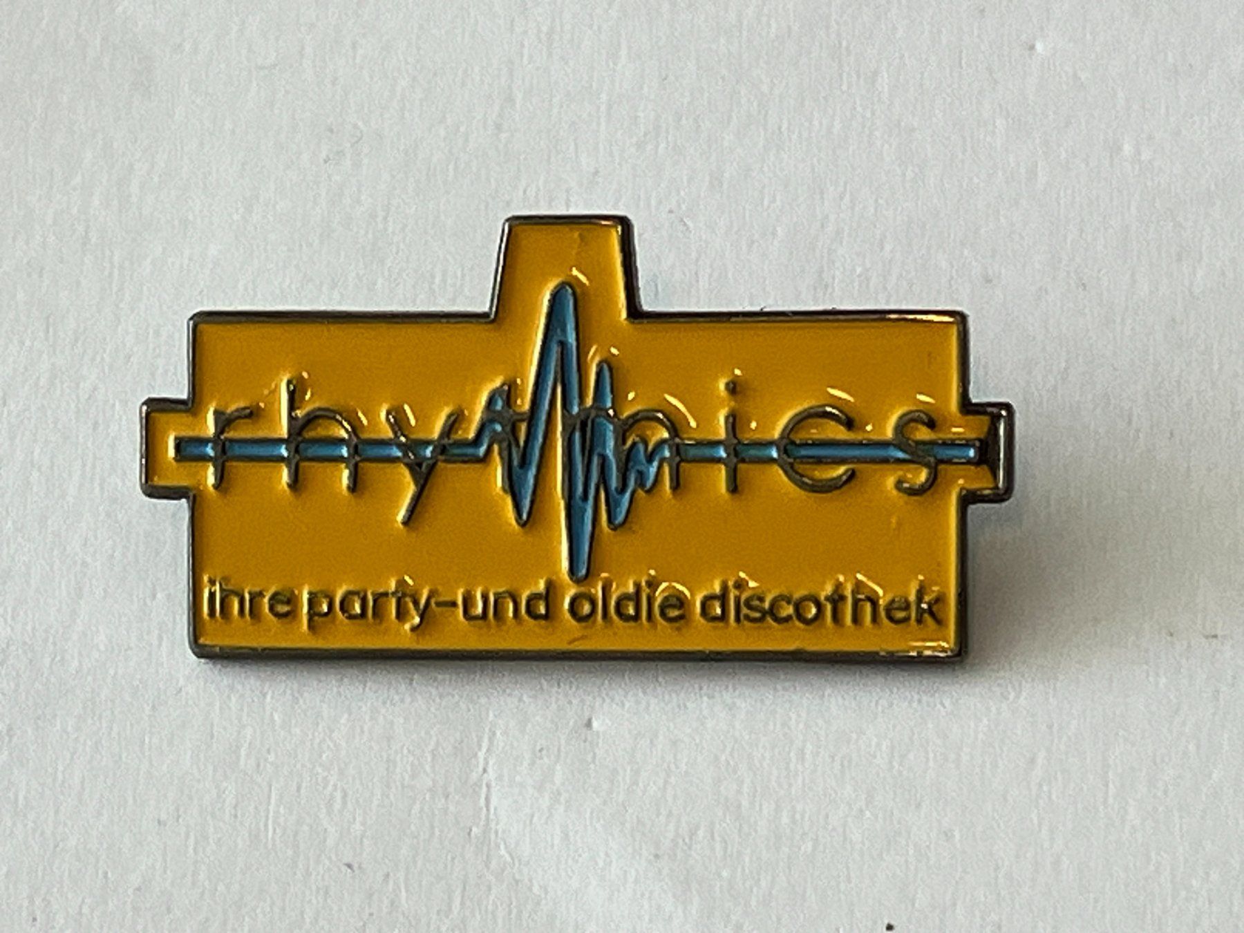 Placchette & Badge: 1 Pin Rhytmics Discothek – Usato da Basel venduto da djwwpp