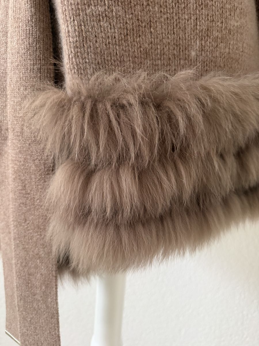 Max & Moi Giacche: Max&Moi Strickjacke mit Pelzbesatz, Grösse M – Usato da Stettlen venduto da Beauty-19 6