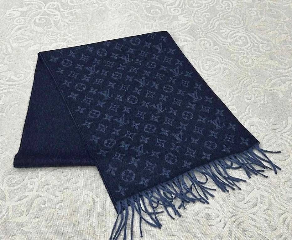 Louis Vuitton Foulard & Sciarpe: Louis Vuitton Schal Blau – Nuovo (secondo la descrizione) da Ottenbach venduto da RaRo