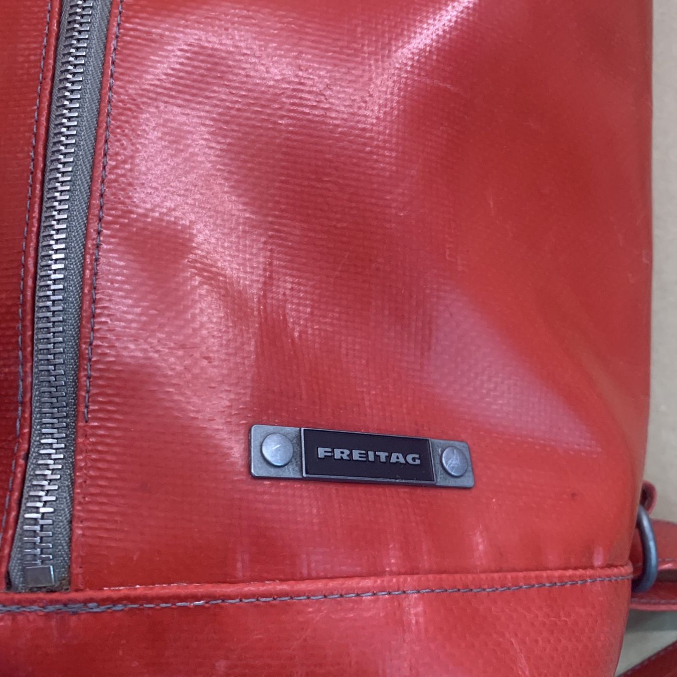 Freitag Rucksäcke: FREITAG REFERENCE R123 WOOLF BACKPACK Rucksack Tasche Rot – Gebraucht aus Chalais von Decoarts.art 4