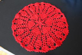 Neuwertige, Rotes Häckeldeckchen, ca.38 cm