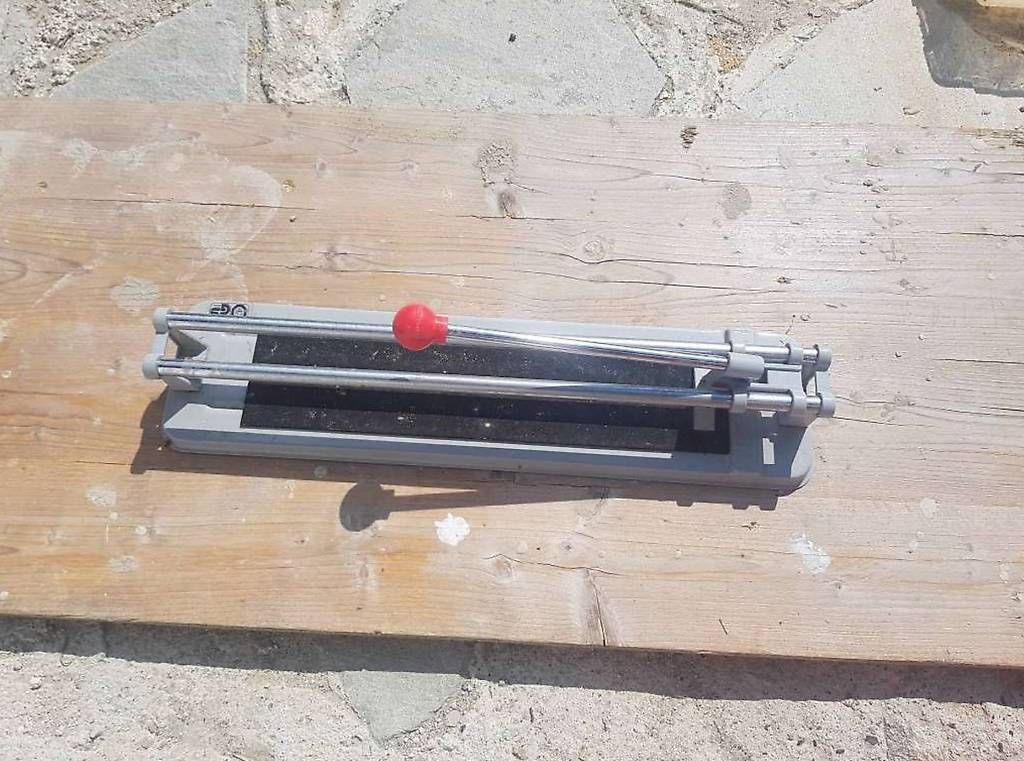 Tutti gli attrezzi: Carrelette Coupe Carreau – Usato da Châtel-St-Denis venduto da max_fri
