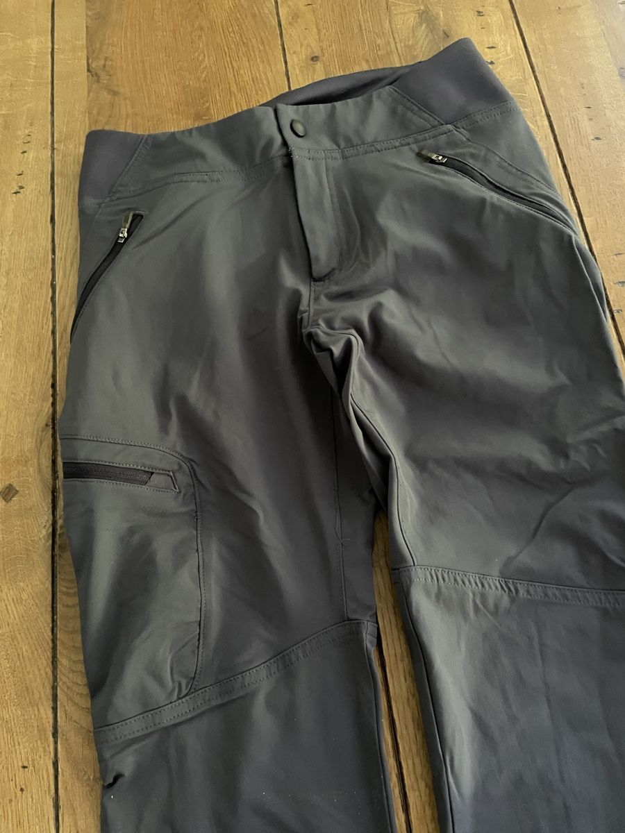 Columbia Pantaloni: Pantalon Columbia gris taille 36 – Usato da Marin-Epagnier venduto da sachaechinta 1