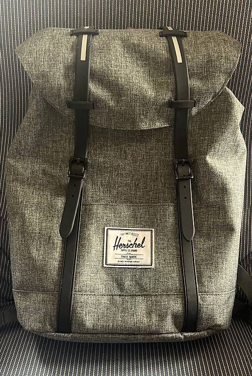 Herschel Zaini: Rucksack Herschel Modell Retreat Anthrazit – Usato da Urdorf venduto da Resumasa