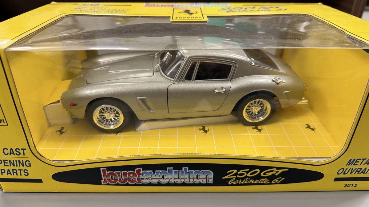 Ferrari 250 GT SWB Berlinette 1961 – Jouef Evolution – Échelle 1/18 – Gris – Occasion
