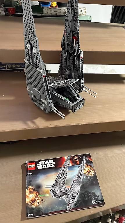 Lego Kit di costruzioni: LEGO Star Wars Kylo Ren's Command Shuttle 75104 – Usato da Vésenaz venduto da Nephrax 1