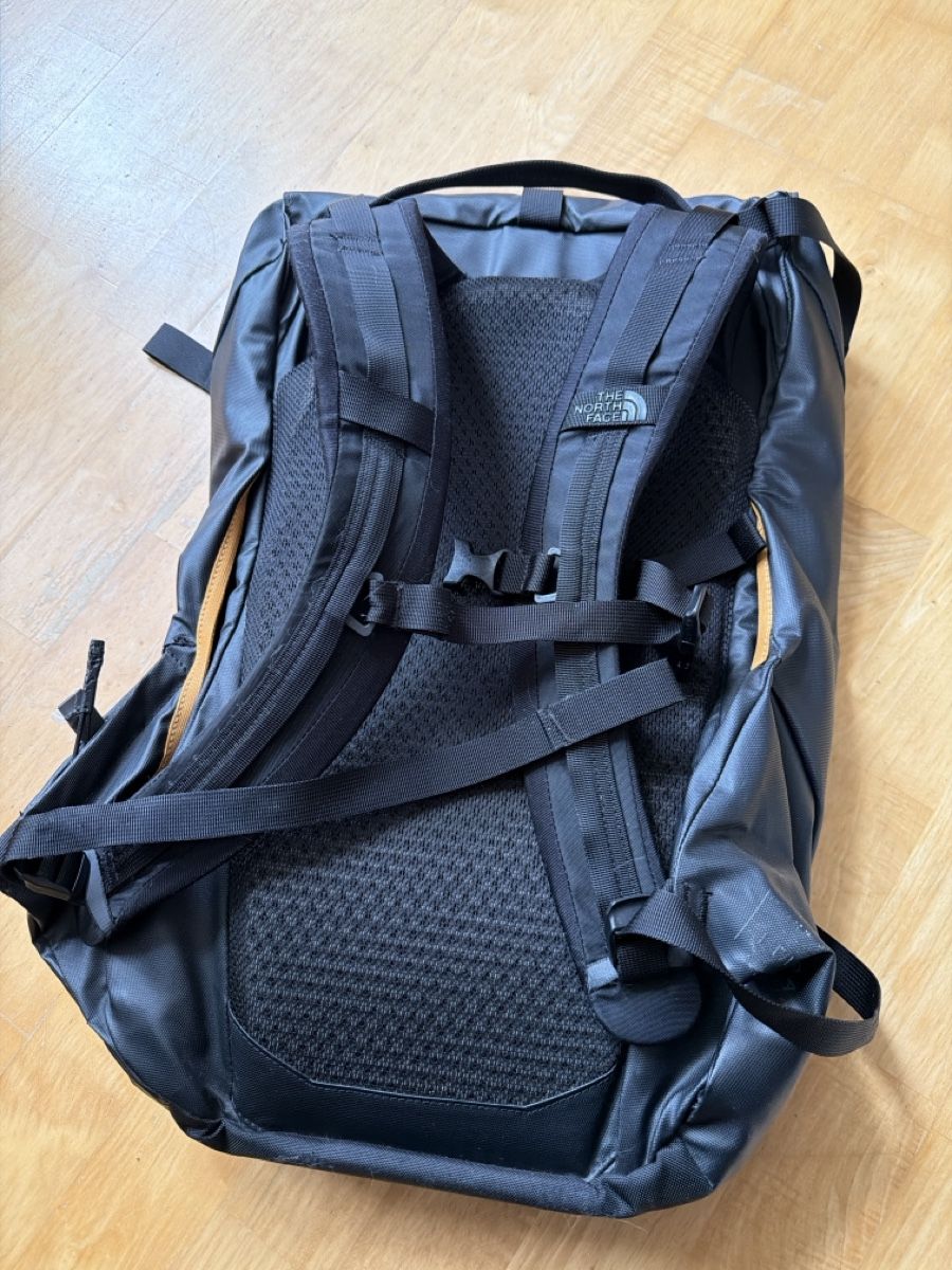 North Face Rucksäcke: The North Face - Itinerant Backpack – Gebraucht aus Urnäsch von _._naomi_._ 1