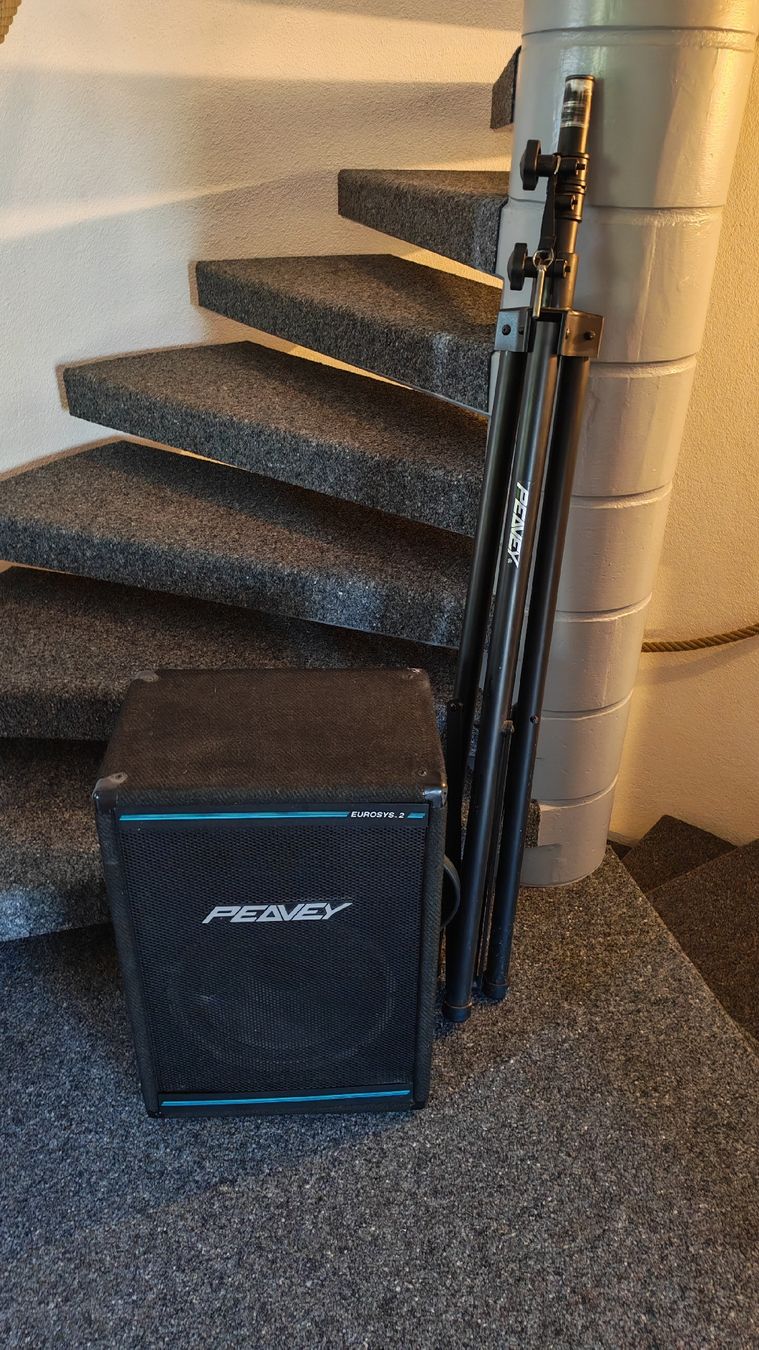 Peavey Haut-parleurs: Peavey Eurosys2 PA mit Stativ – D'occasion à Neuenegg par Heavy_Crown 4
