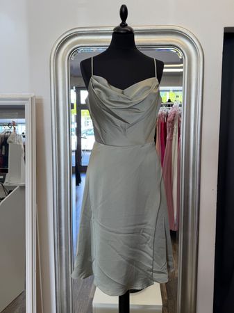 Elegantes Kleid in Salbeigrün - Größe 36