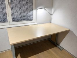 Schreibtisch