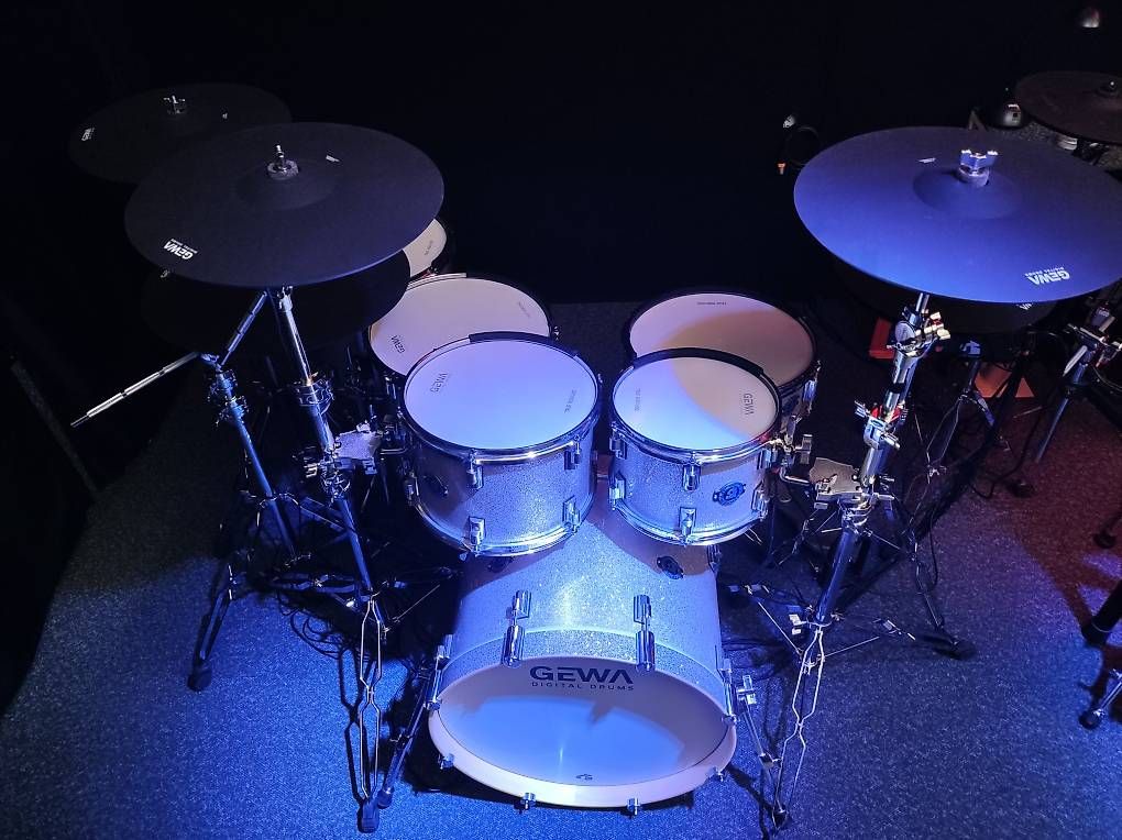 Musikinstrumente: GEWA GEWA G9 PRO SE Silver Sparkle - 6-teilig – Neu (gemäss Beschreibung) aus Bühl BE von x-drums 5