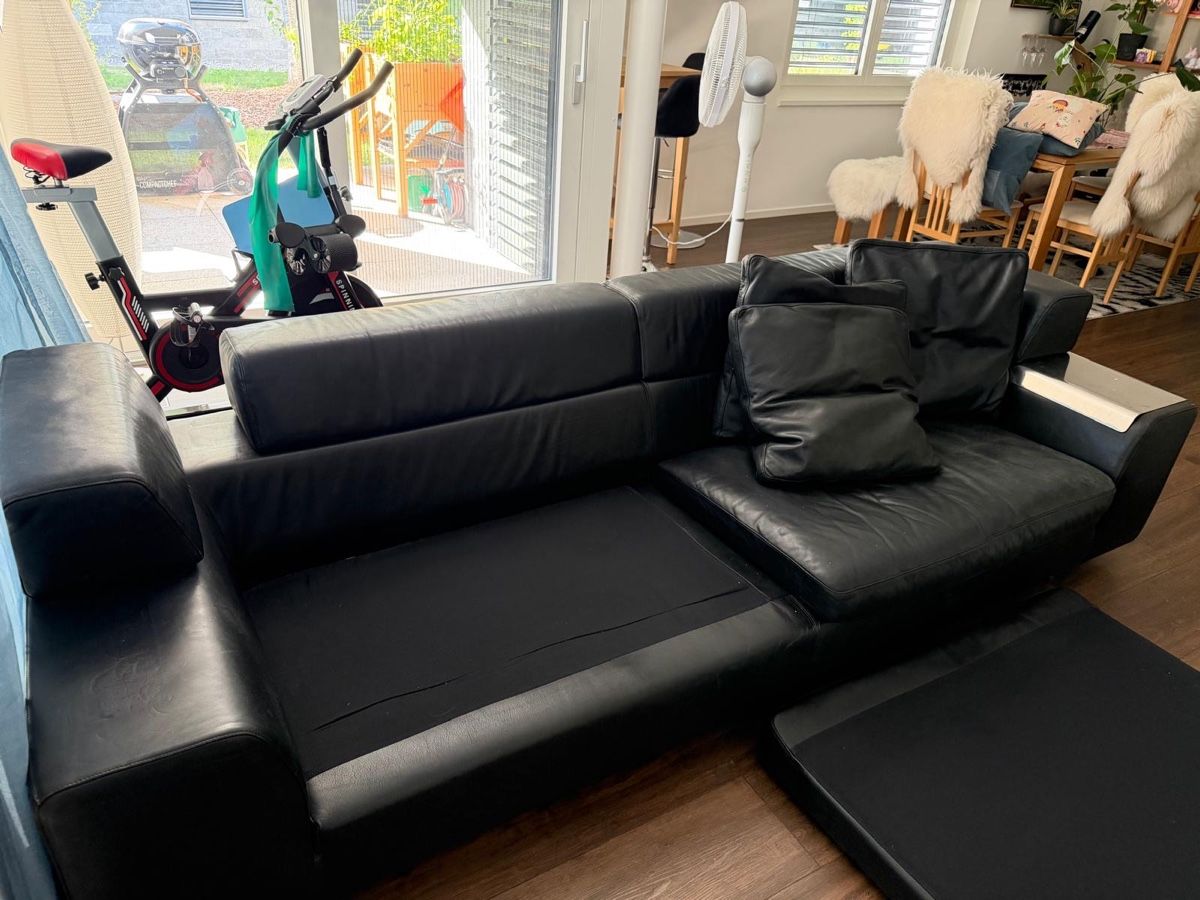 Sofas: Bequemes Echtleder-Sofa zu verkaufen – Gebraucht aus Siebnen von sin_x9kk 1
