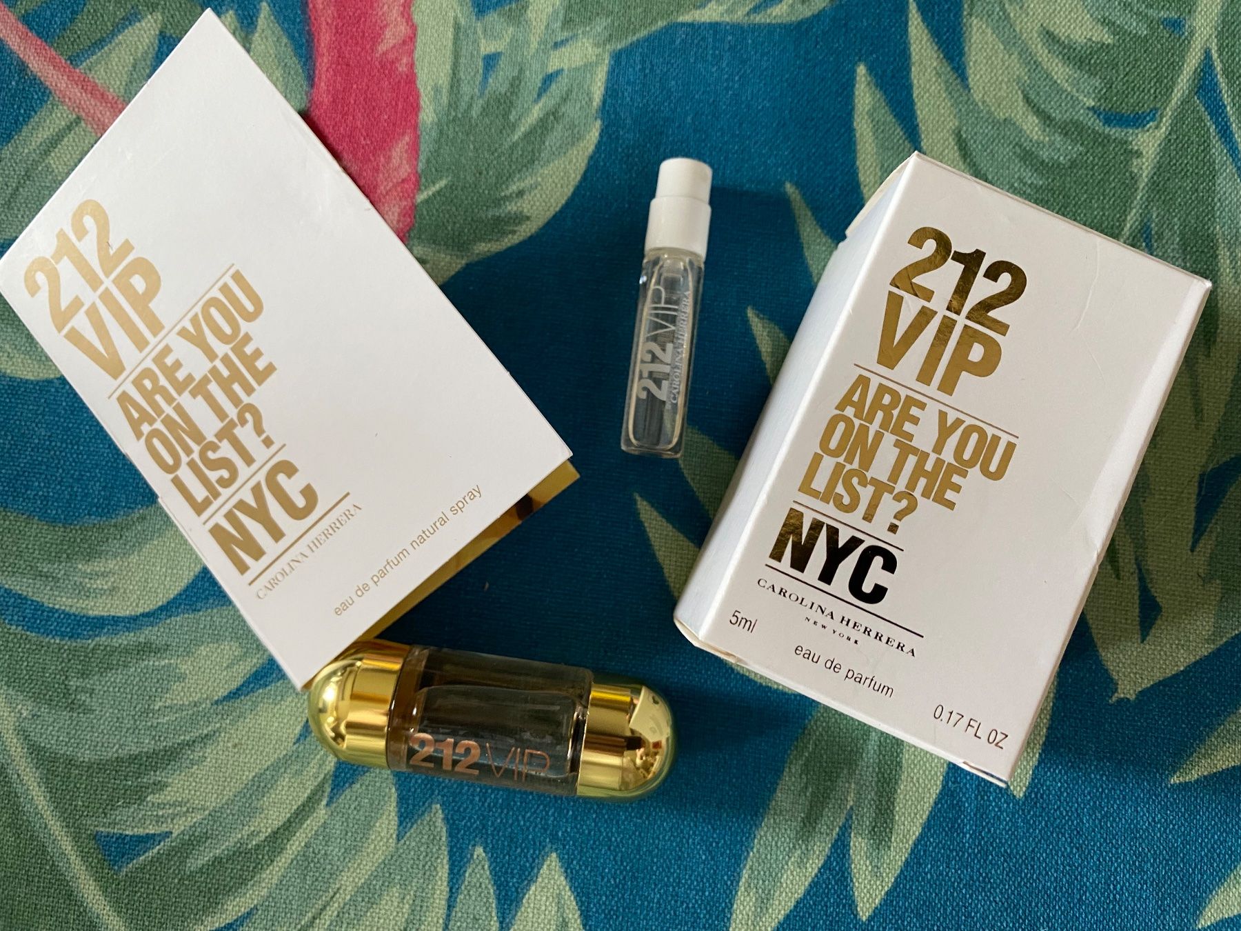 Carolina Herrera Profumi & Eau de Toilette: Miniatures 212 VIP Carolina Herrera – Nuovo e nell'imballaggio originale da Bouveret venduto da wes_7zll