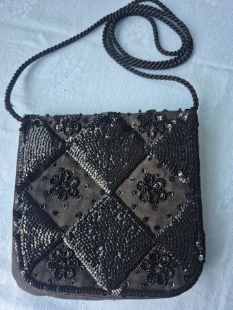 Abendtäschchen schwarz, vollständig handbestickt mit schwarz