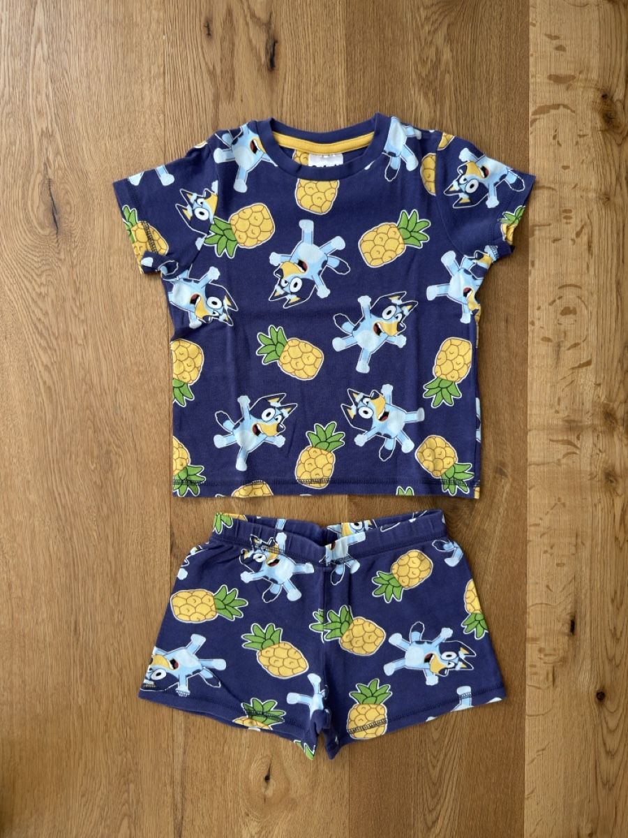 Pigiama & Simili: Bluey - Kinder Pyjama, Gr. 98/104 – Usato da Interlaken venduto da fbnscl