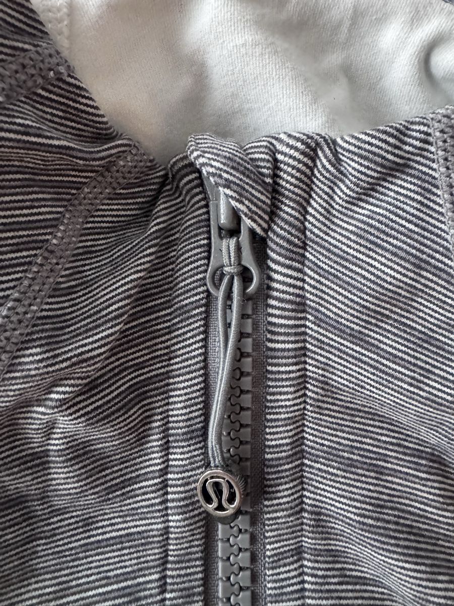 Lululemon Jacken: Lululemon Jacke/Pulli Grösse 6 – Gebraucht aus Zürich von ImaShela 2