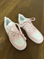 NEU Nike Turnschuhe Grösse 38