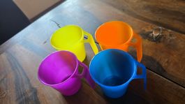 Becher Set 4 Stk. farbig Kunststoff neuwertig