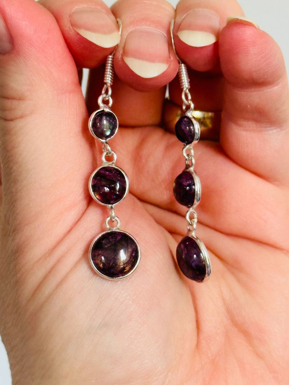 Orecchini pendenti & Orecchini a lobo: Color Enhanced Red Flash Labradorite earrings – Nuovo e nell'imballaggio originale da Genève venduto da AGBERG 9