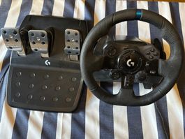 Rennlenkrad mit Pedalen von Logitech