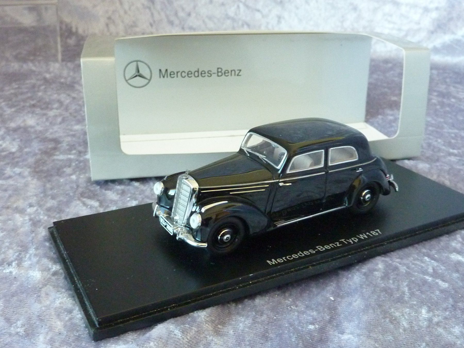 Mercedes-Benz Modellini d'auto: Mercedes 220 W 187  1:43 – Nuovo (secondo la descrizione) da Dürrenäsch venduto da modellautos4you