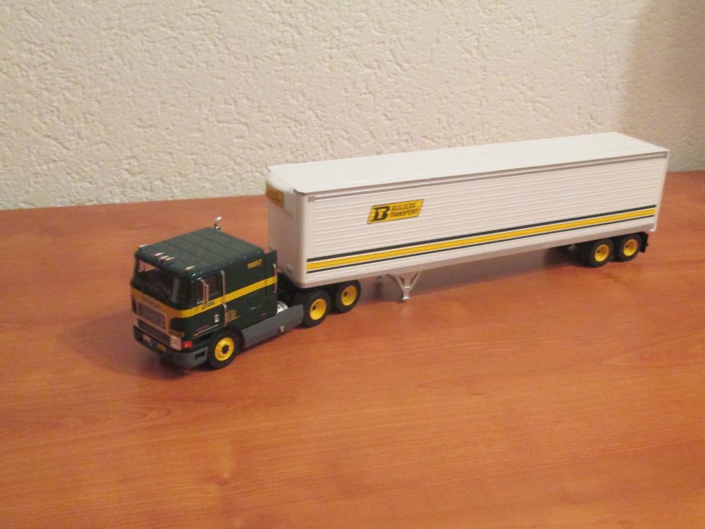 Camion Semi-remorque IXO 1/43 - International Eagle 9800 COE - Neuf Boîte D'Origine