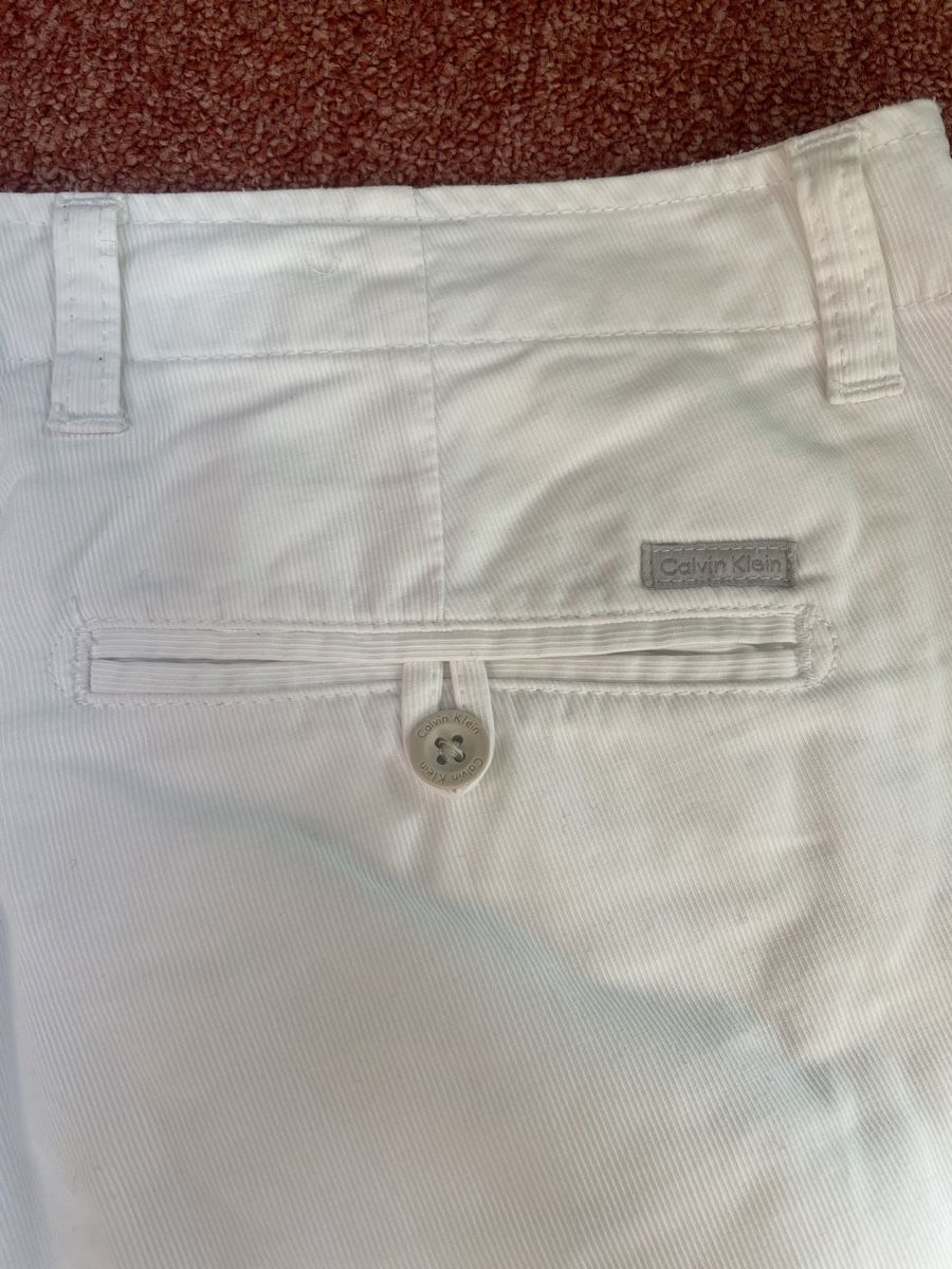 Calvin Klein Pantaloni: Calvin Klein white pants – Usato da Bassins venduto da Neskwyk 4