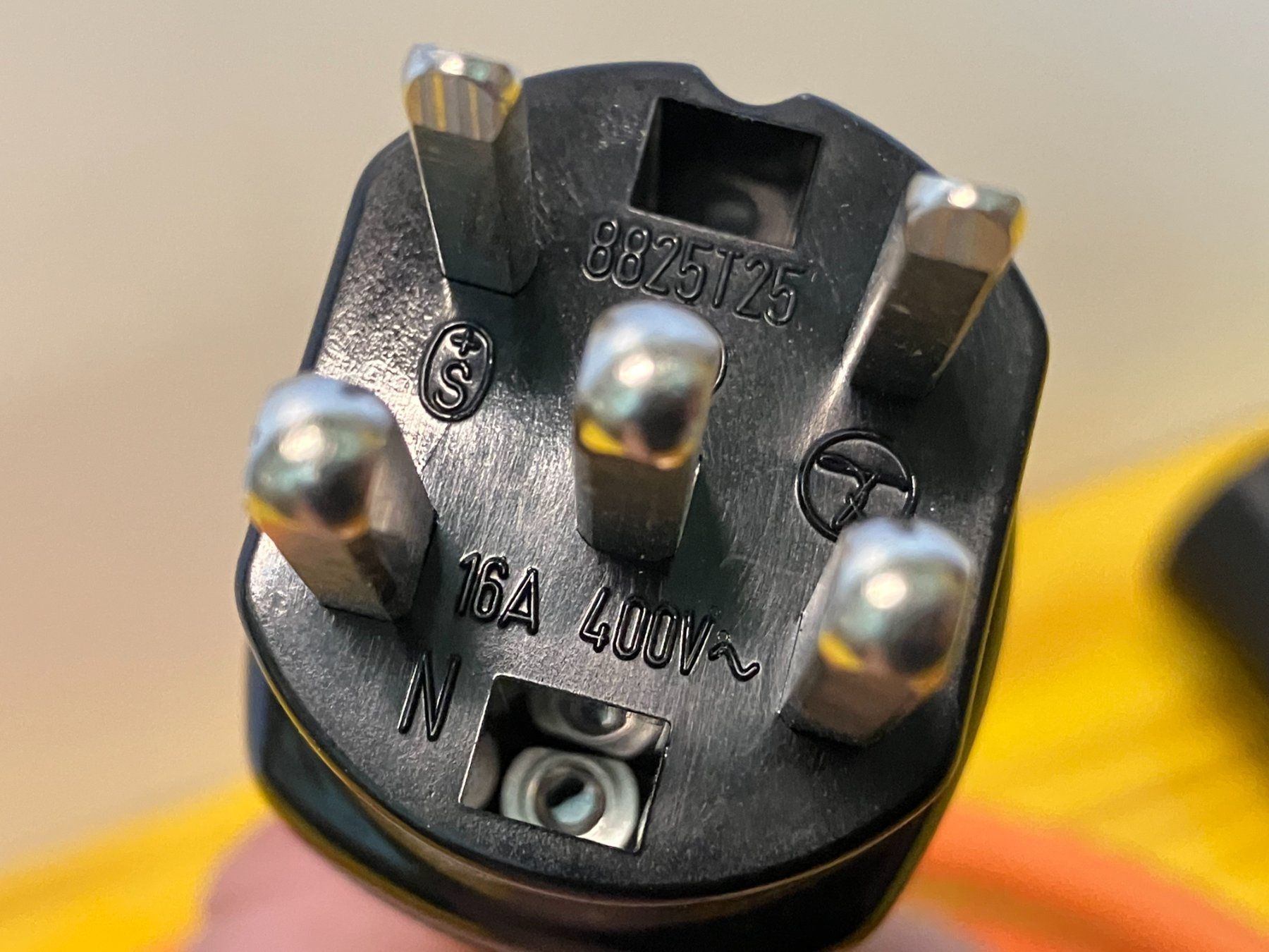 Cavi: ca. 2m Purpur Anschlusskabel 16A / 400V ab 1.- – Nuovo (secondo la descrizione) da Lichtensteig venduto da Buy24International 4