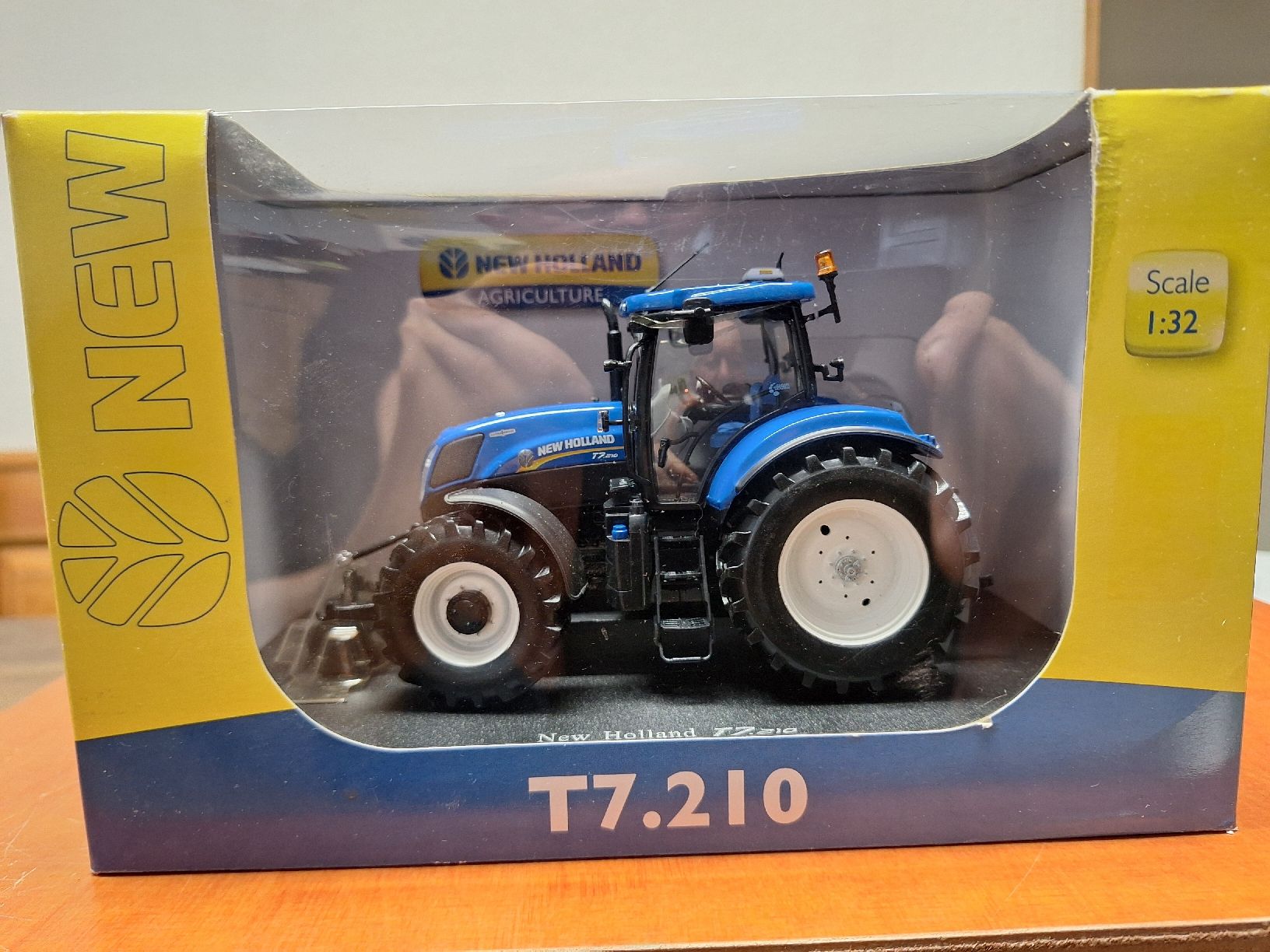 New Holland Kit di modellismo & Modellini statici: UH Modell T7.210 – Nuovo e nell'imballaggio originale da Laupersdorf venduto da walmeister62 1