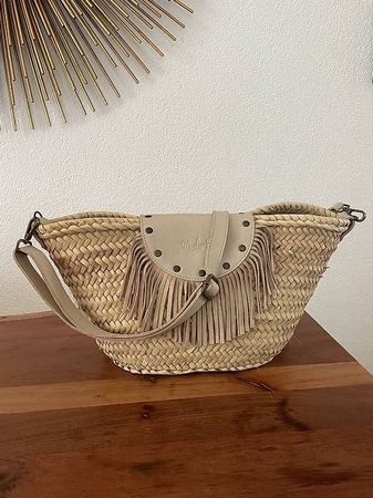 Einzelstück handgefertigte Strohtasche mit Nieten und Leder