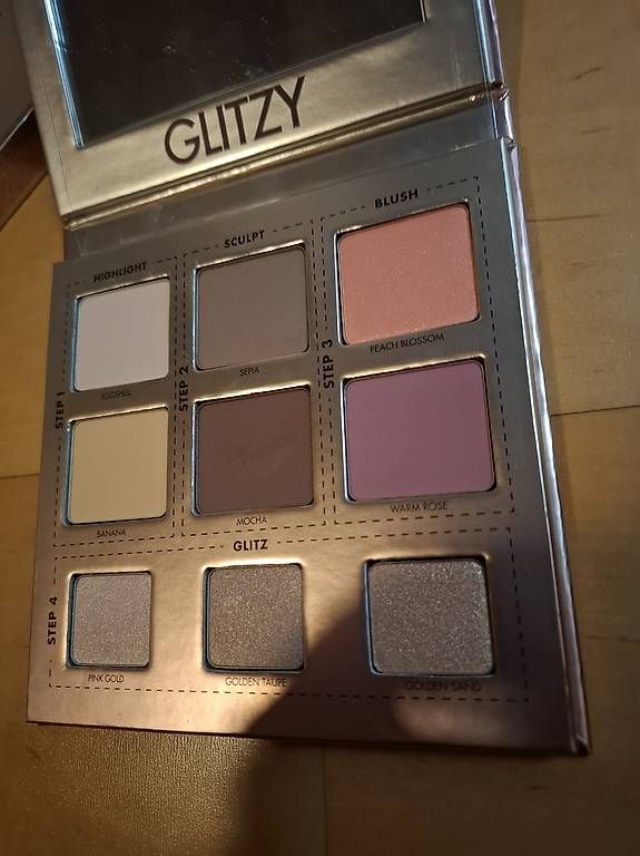 Make-up: Face Palette – Gebraucht aus Hochdorf von gal_w9hk
