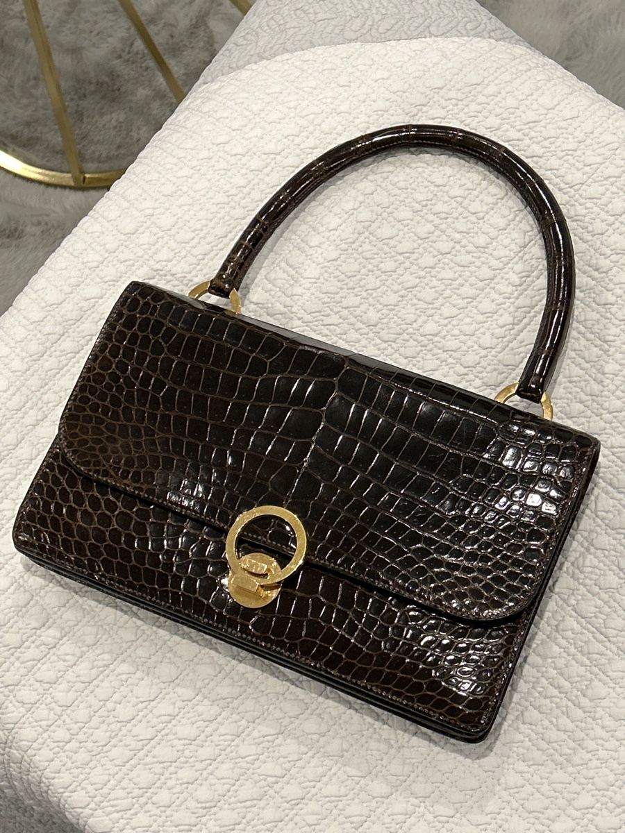 Hermès Taschen für Damen: Sac Hermès ring crocodile brun vintage  – Gebraucht aus Villars-sûr-glane von
