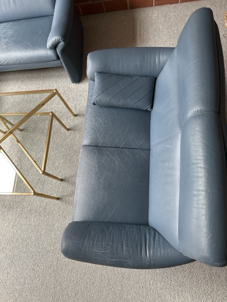 Divani: 2 Sofas (5 Plätze) leder blau mit Glastisch dreifach – Usato da Widen venduto da Sir_copilot 2