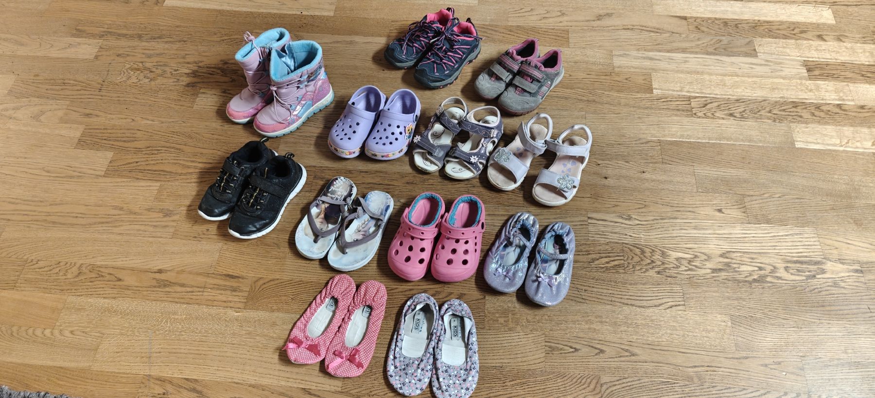 Scarpe per ragazzi: Mädchen Schuhe Set 12 Stück , Gr.29/30 – Usato da Obernau venduto da ChooseWisely