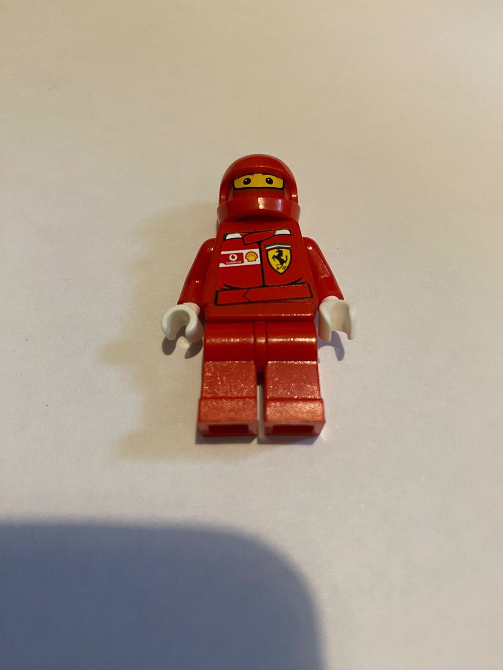 Lego Baukästen: F1 Ferrari Pit Crew Member - with Vodafone Shell Torso Lego – Gebraucht aus Eschlikon TG von ArtRecBrick