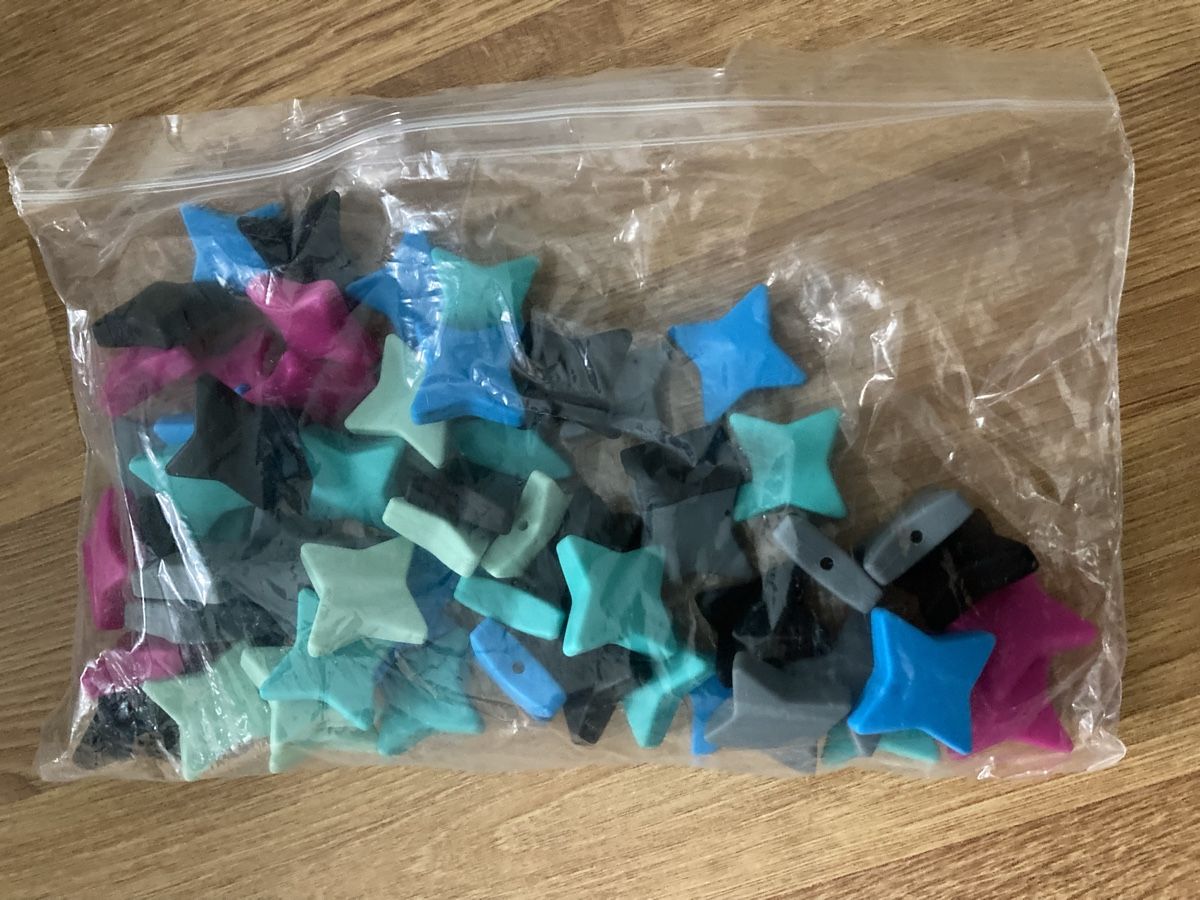 Nuggis & Nuggiketten: Nuggikettenmaterial Silikon Sterne ca 50 Stk. – Neu (gemäss Beschreibung) aus Emmenbrücke von JJ_89