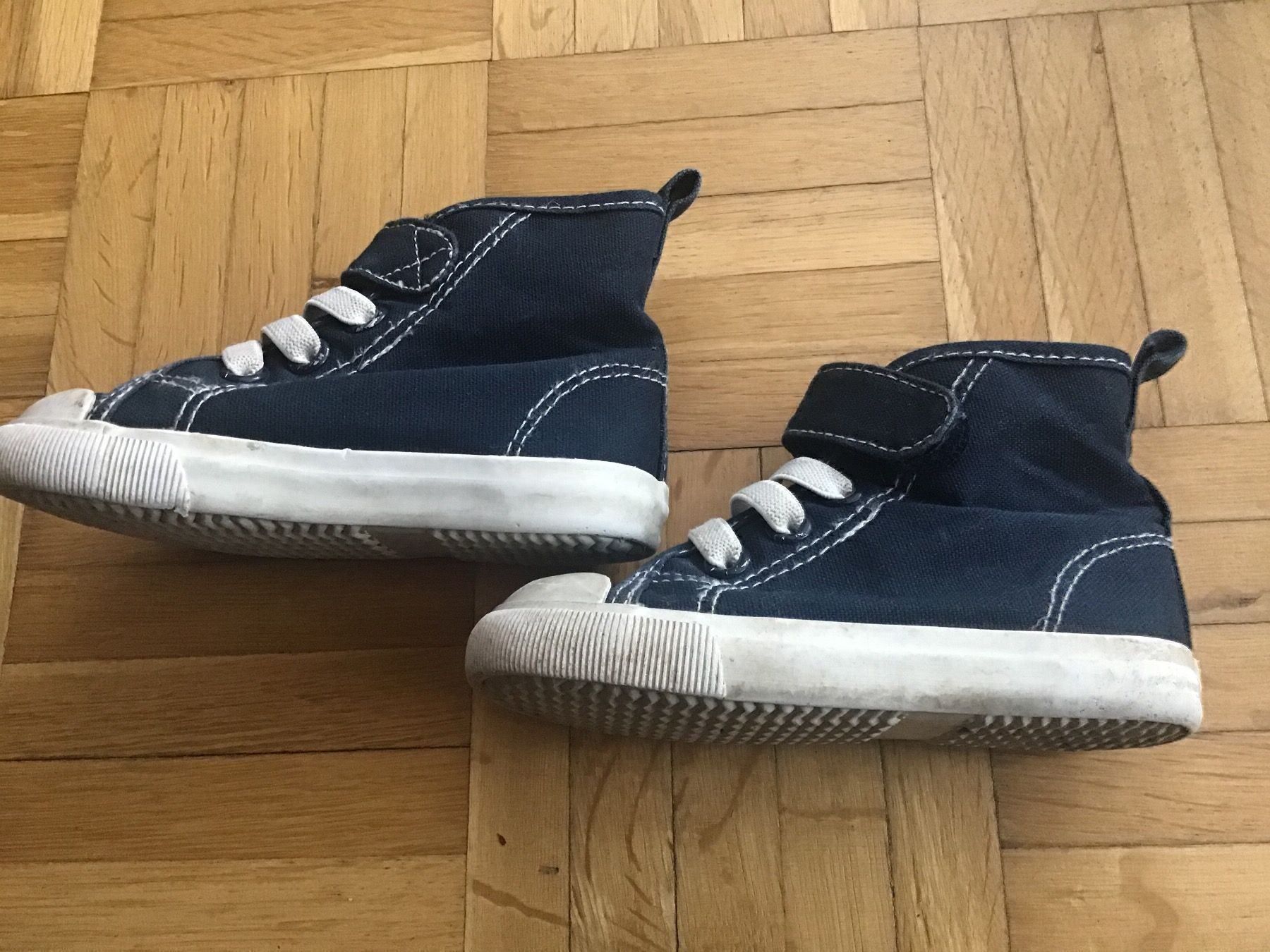 H&M Scarpe per ragazze: Stoffschuhe von H&M Grösse 20/21 – Usato da Emmenbrücke venduto da Hathor123 2