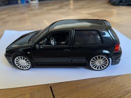 Maisto AllStars Volkswagen Golf R32 1:24