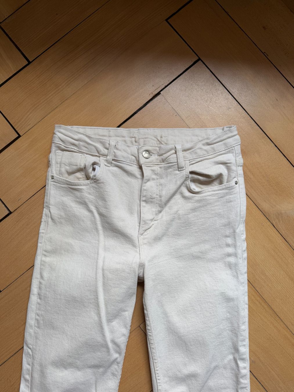 Zara Jeans: ZARA - Jeans beige 38 – Usato da Zürich venduto da Diazaio 1
