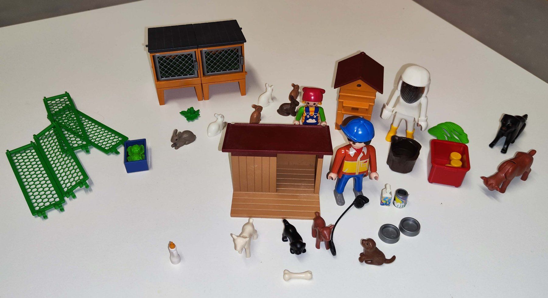 Playmobil Giocattoli: Diverse Playmobil: Imker & Hasenstall & Hunde – Usato da Wiezikon b. Sirnach venduto da Mobelix 1
