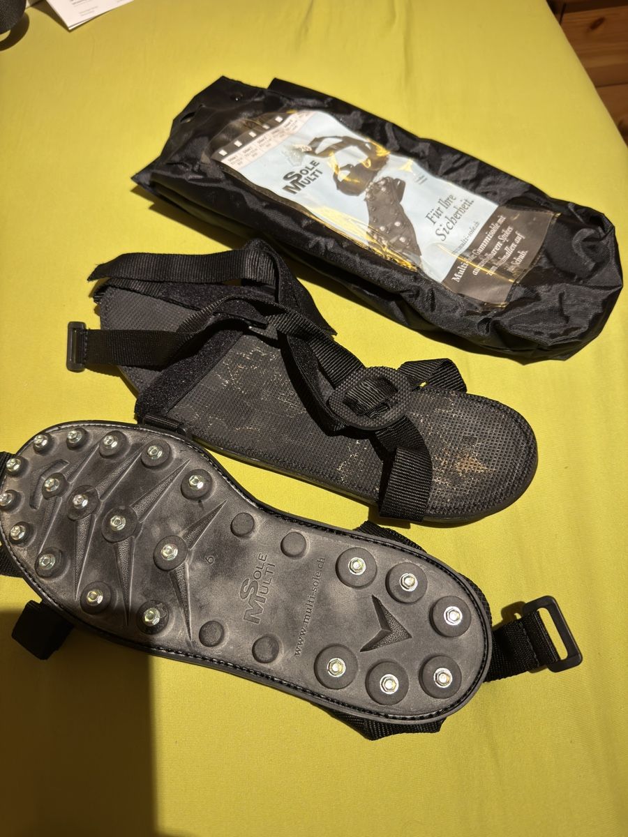 Scarpe da uomo: Multi-Sole Gleitschutz Spikes  – Usato da Lützelflüh-Goldbach venduto da Wurschdsalat