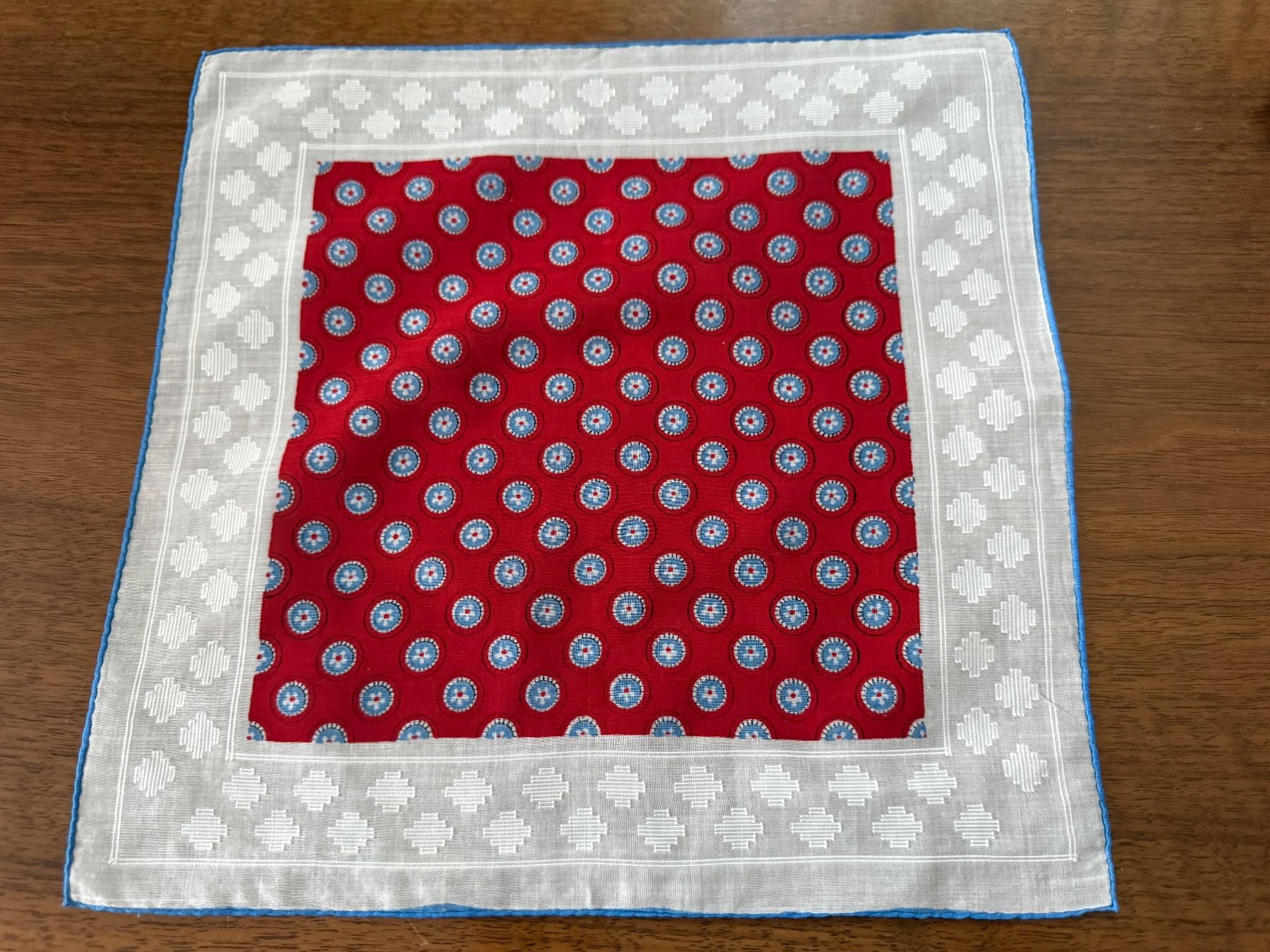 Autres vêtements & accessoires: Taschentuch rot-blau-weiss Muster – D'occasion à Erstfeld par Mario_boe0 1