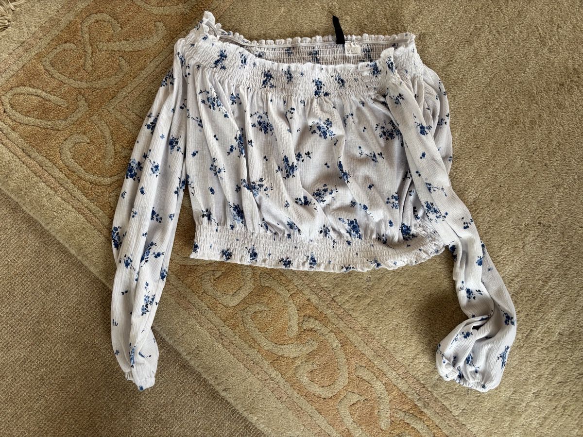 H&M Tops: Off Shoulder Crop Top – D'occasion à Eggersriet par car_w5cl