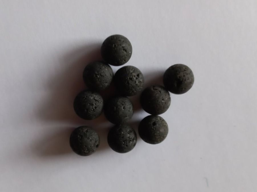 Pietre preziose: 10 Stk. Lava Steine D:12mm, mit Loch – Nuovo e nell'imballaggio originale da Winistorf venduto da acreativ2 2