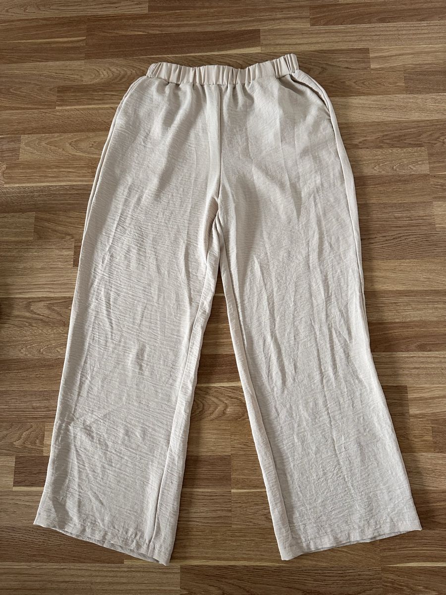 Kleiderpakete:  Blazer and Trousers Set Beige – Gebraucht aus Zollikerberg von sha_r9g6 1
